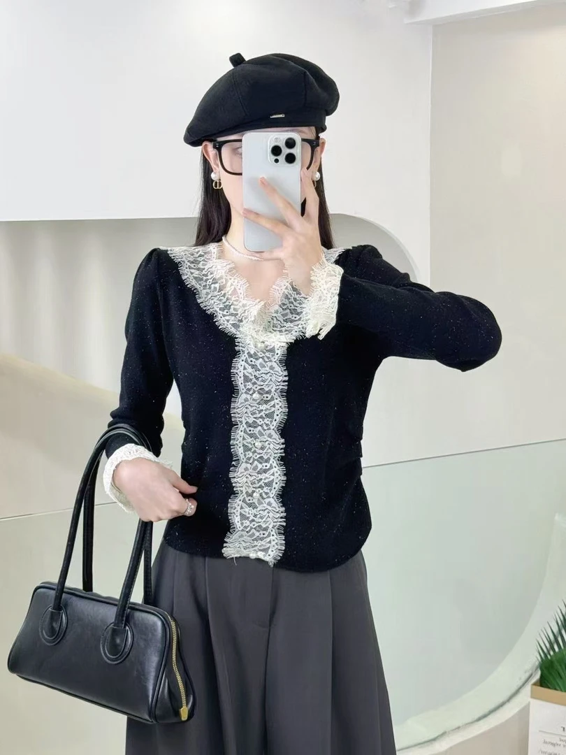 长袖蕾丝拼接显瘦春季时尚V领法式女毛针织衫