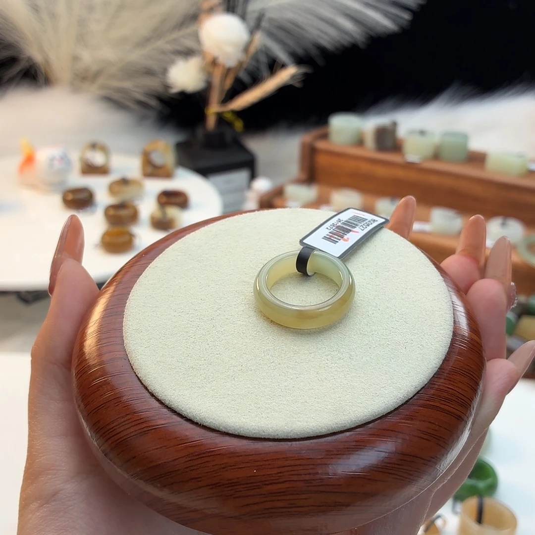 和田玉未镶嵌戒指晴水飘糖泥鳅背17.0j63