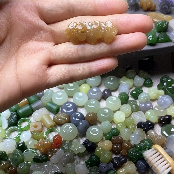 未镶嵌和田玉挂件花