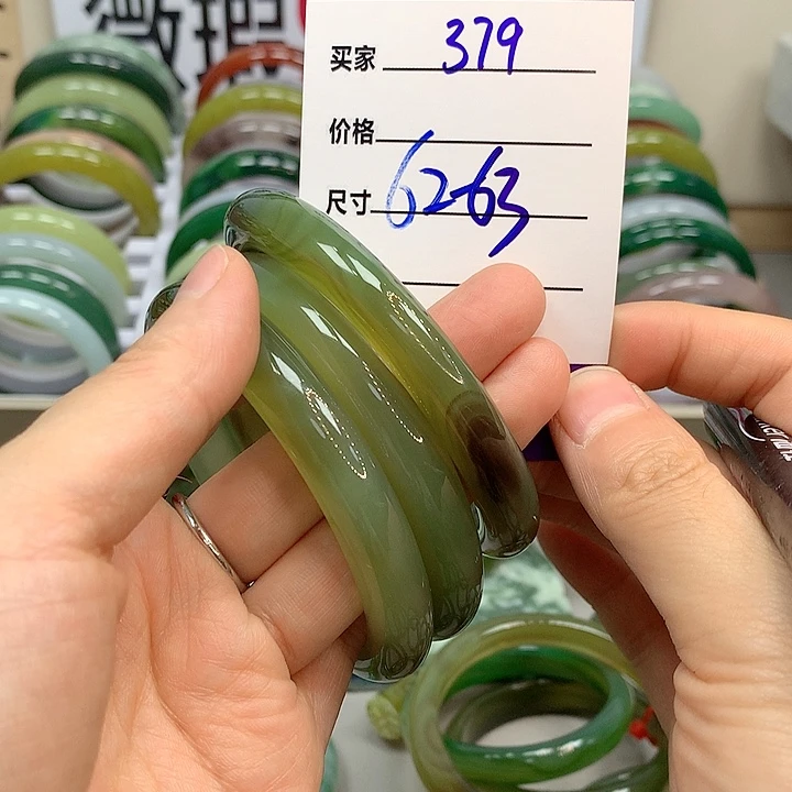 未镶嵌蛇纹石玉手镯多样性随机发其中之一