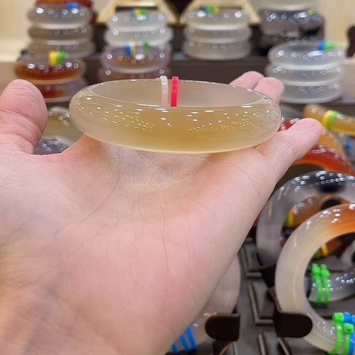 毛***月玛瑙/玉髓未镶嵌手镯