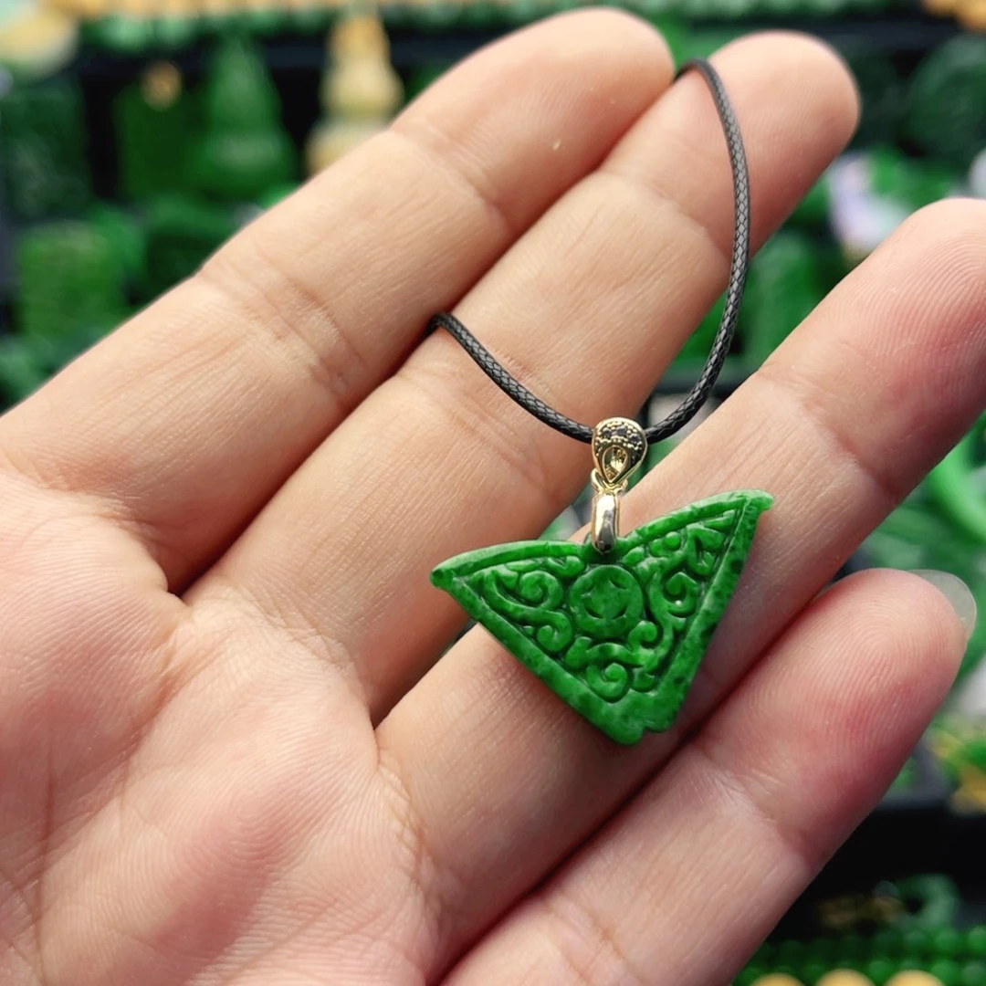 翡翠未镶嵌颈饰吊坠