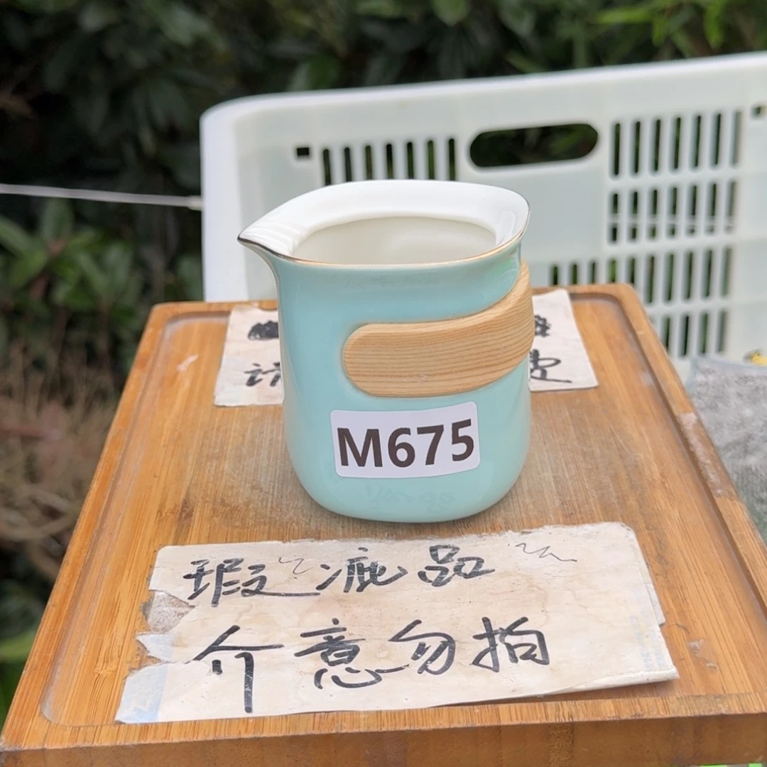 微瑕疵介意勿拍陶瓷器皿M670