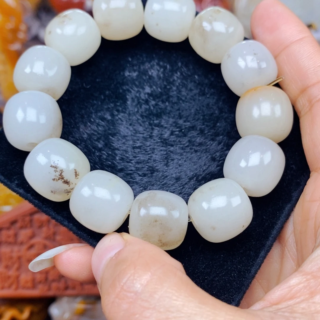 石英质玉（黄龙玉）未镶嵌颈饰