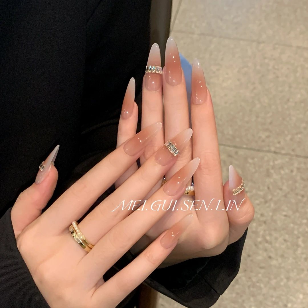 小杏运  玫瑰森林气质简约小众设计款美甲温柔裸粉渐变手工穿戴甲