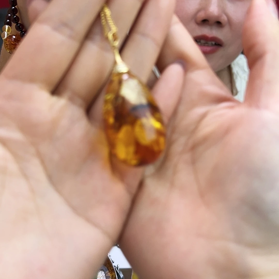 琥珀手镯未镶嵌吊坠