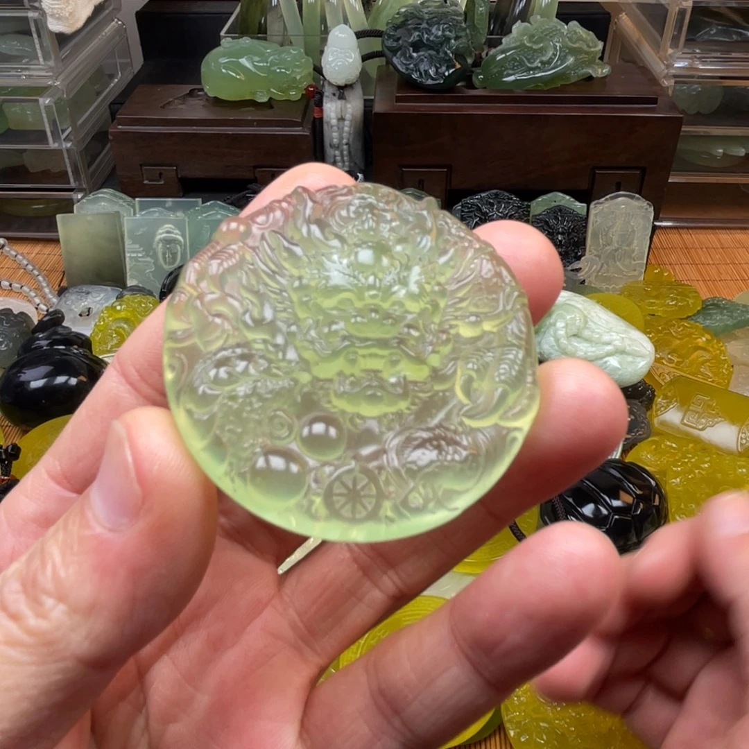 庸***知蛇纹石玉未镶嵌颈饰