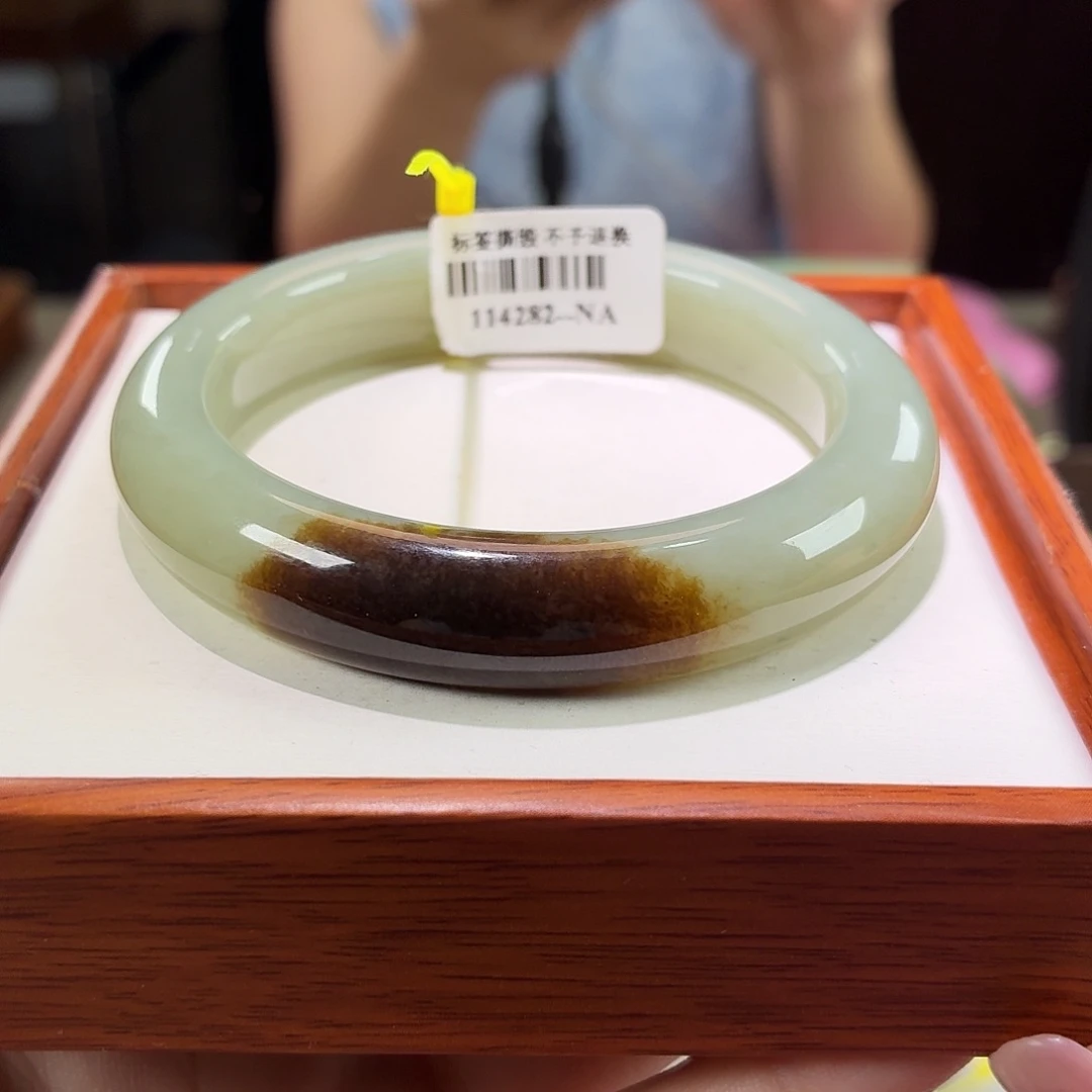 和田玉手镯未镶嵌8。 55/56