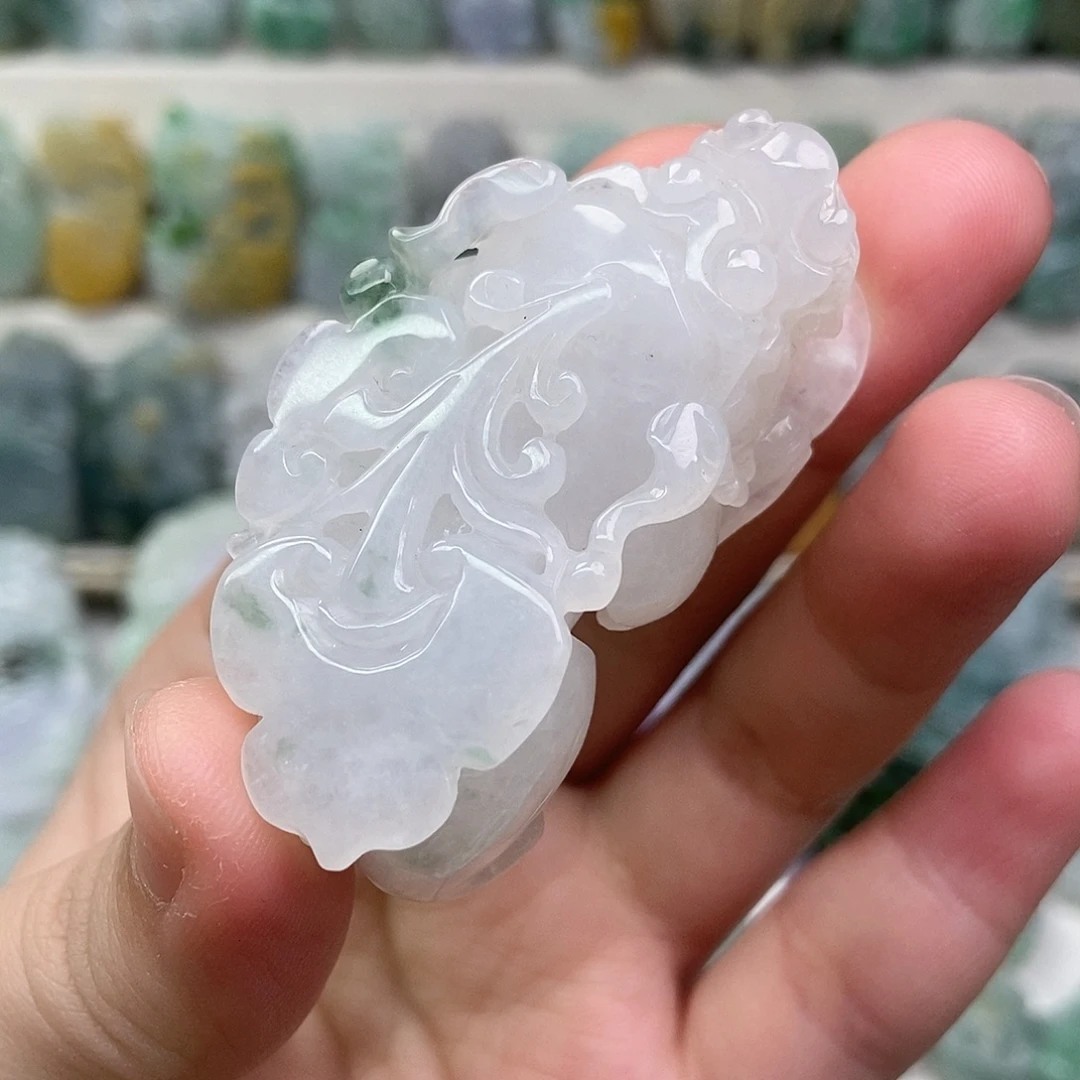 翡翠未镶嵌吊坠(赠链)