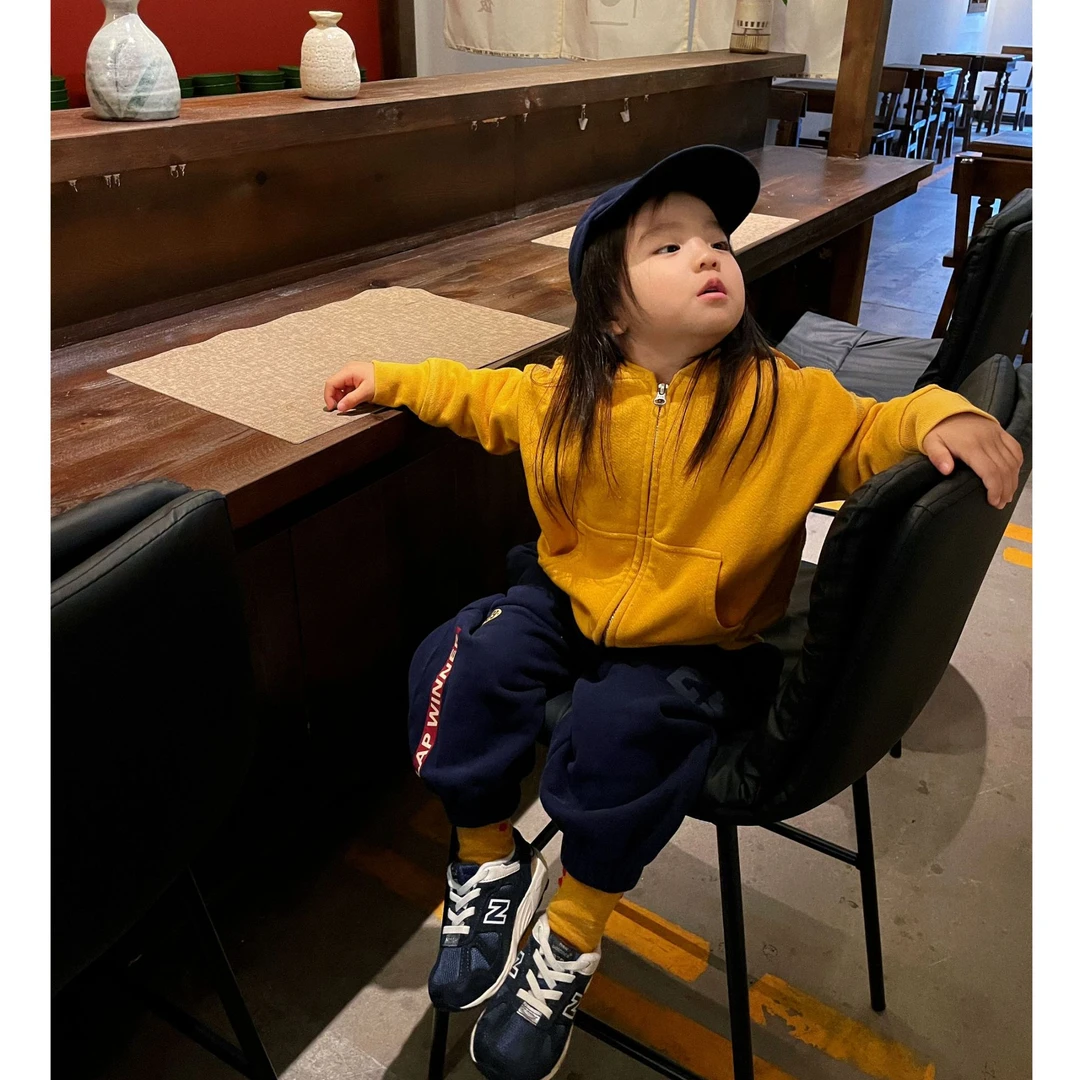 壹妈童装男女通用韩版时尚黄色连帽卡通字母外套百搭洋气蓝色长裤