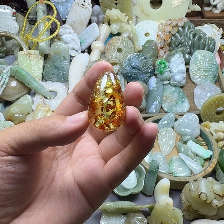 未镶嵌颈饰琥珀金*牛