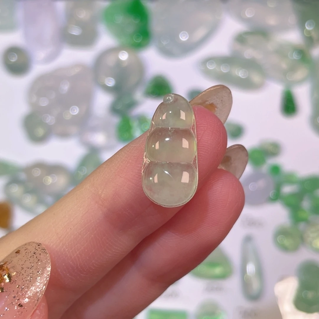 翡翠未镶嵌颈饰裸石