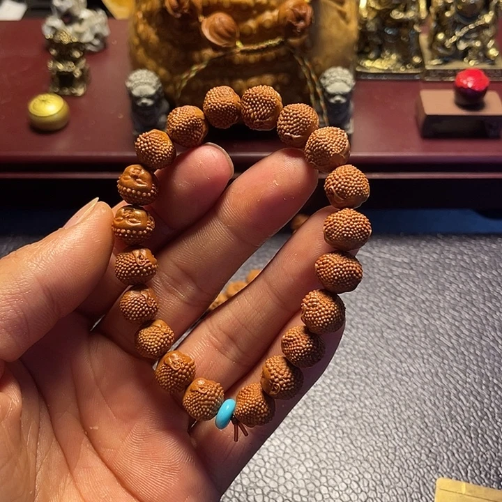 龙纹桃核雕刻宝宝佛