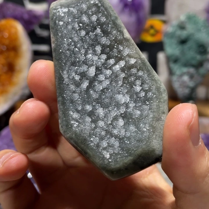 紫晶未镶嵌大型摆件（非配饰）