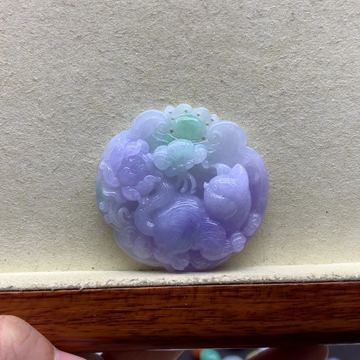 翡翠未镶嵌吊坠(赠链)