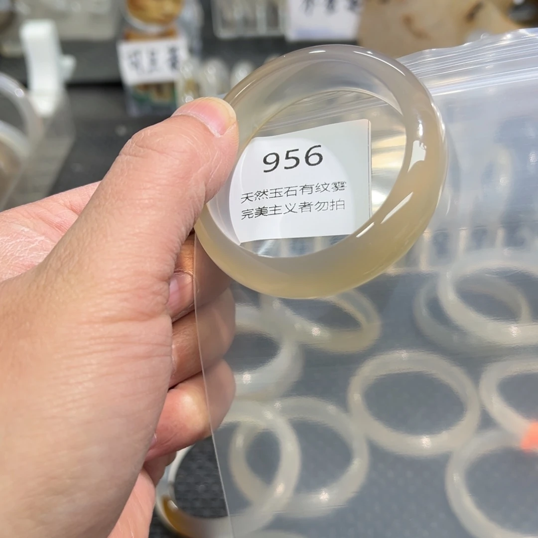 玛瑙/玉髓手镯未镶嵌唔****_51有个小点