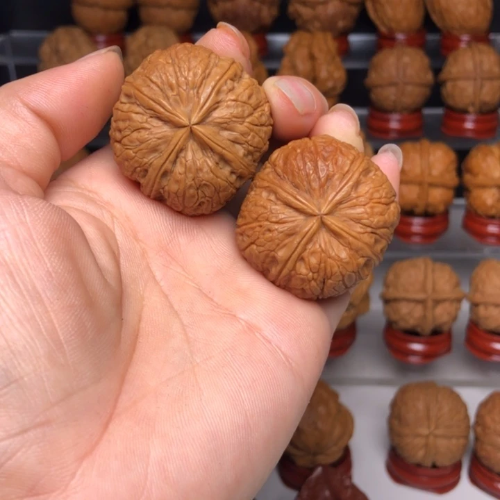 文玩核桃吊坠15状元红四楞