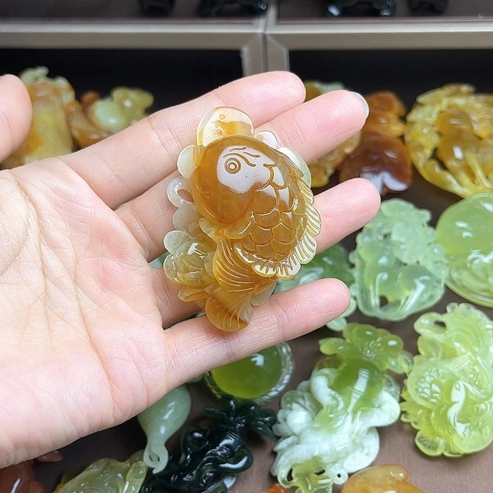 蛇纹石玉颈饰未镶嵌安*?
