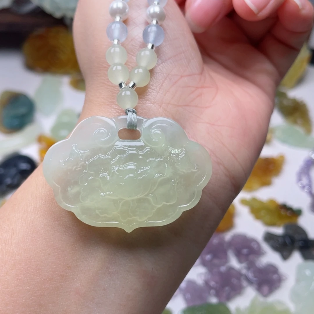 蛇纹石玉颈饰未镶嵌