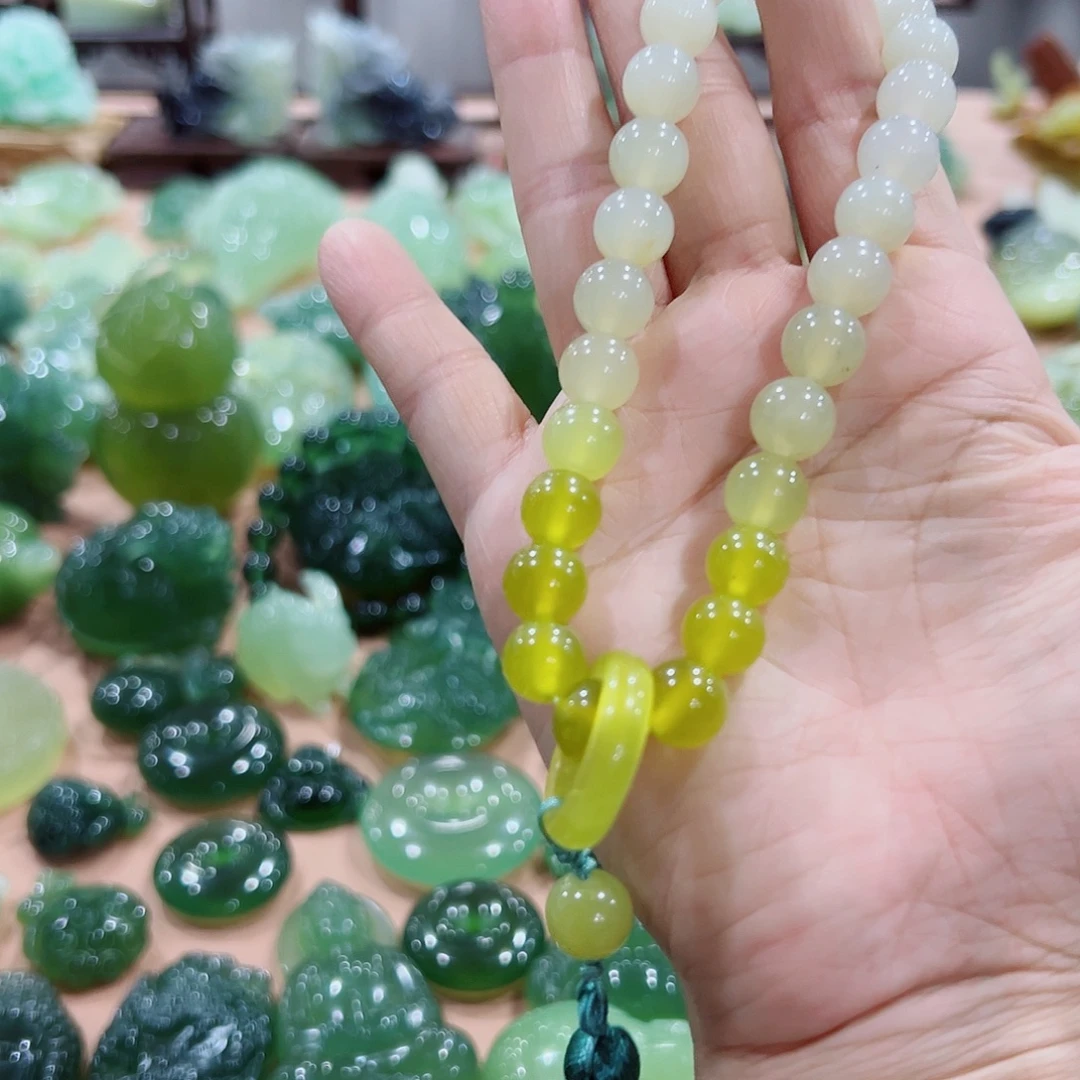蛇纹石玉未镶嵌手持
