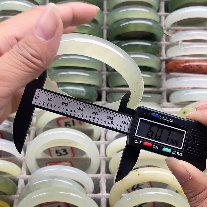 蛇纹石玉未镶嵌手镯69