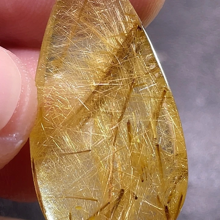 沈***车发晶未镶嵌颈饰钛