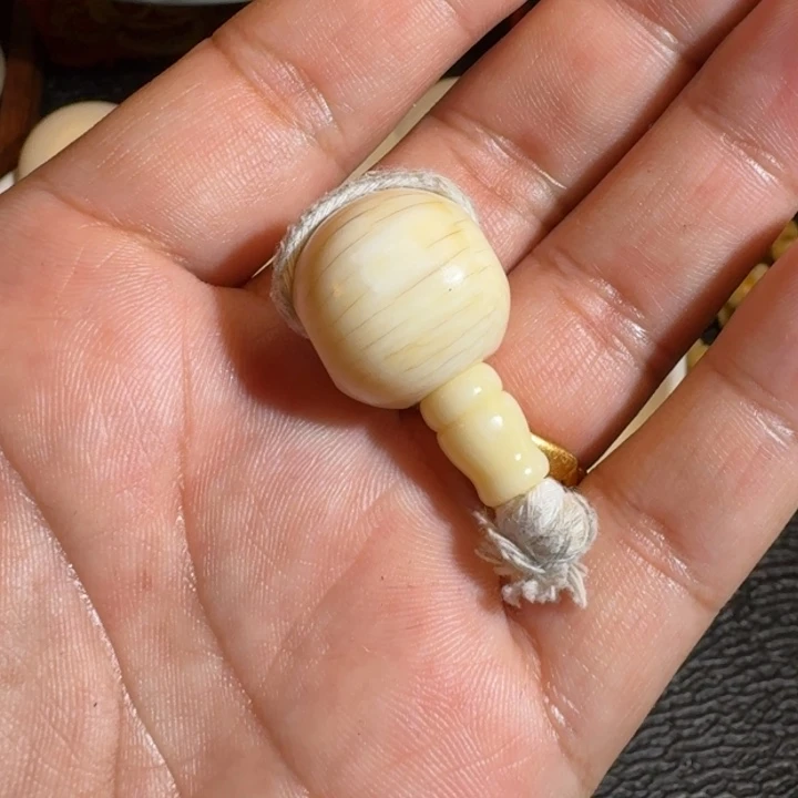慢***拍菩提根/象牙果吊坠
