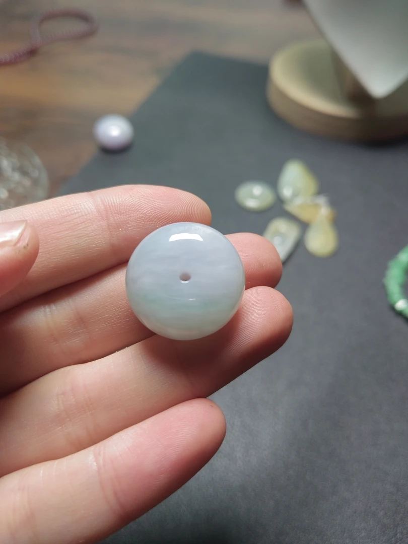 天然缅甸翡翠A货面包扣翡翠吊坠