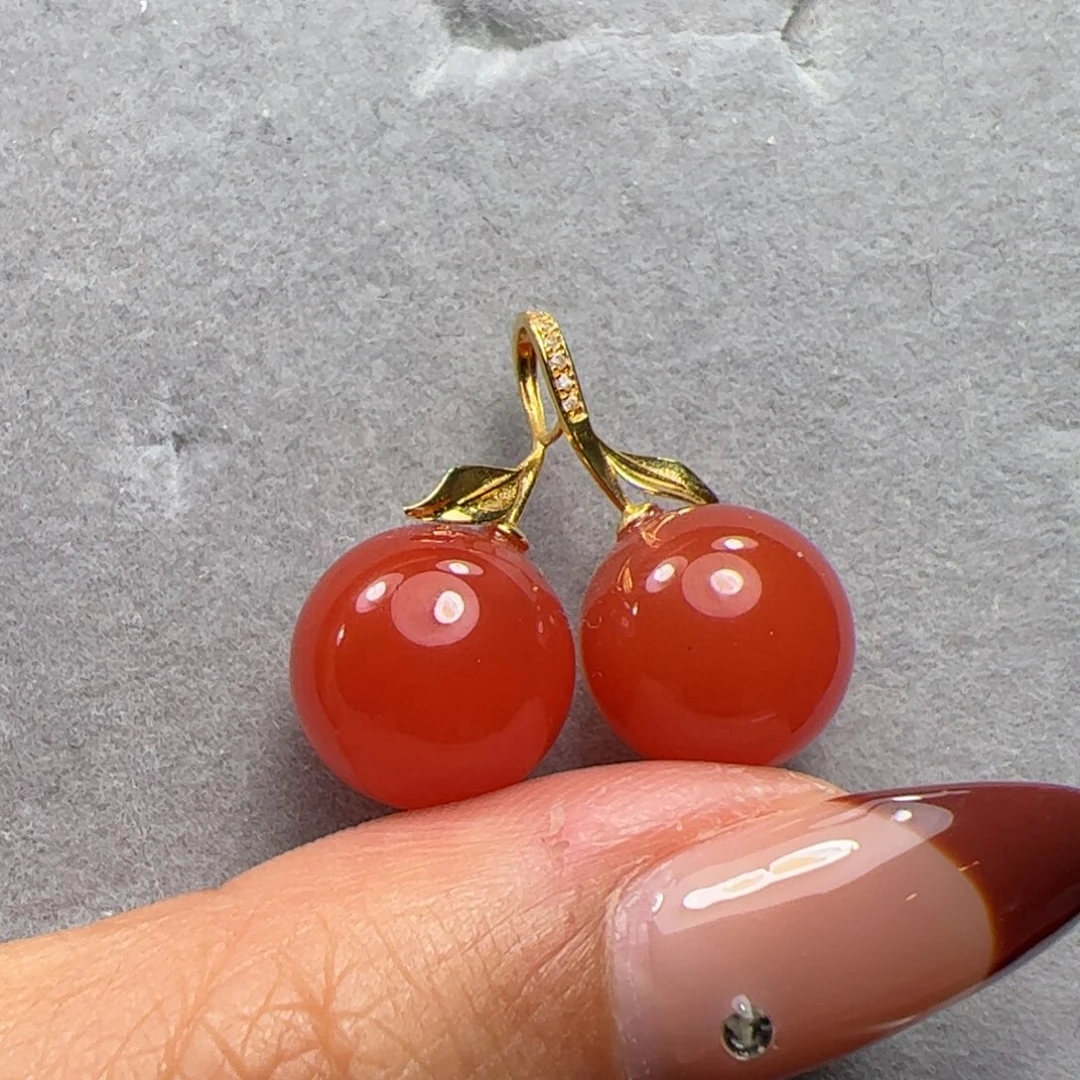 18K金镶嵌吊坠南红玛瑙