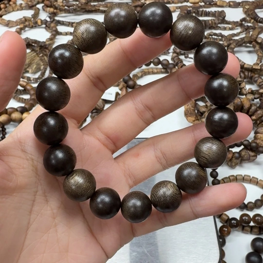 沉香碎屑沉香海南黄油格1.2大➕碎屑多样性发一