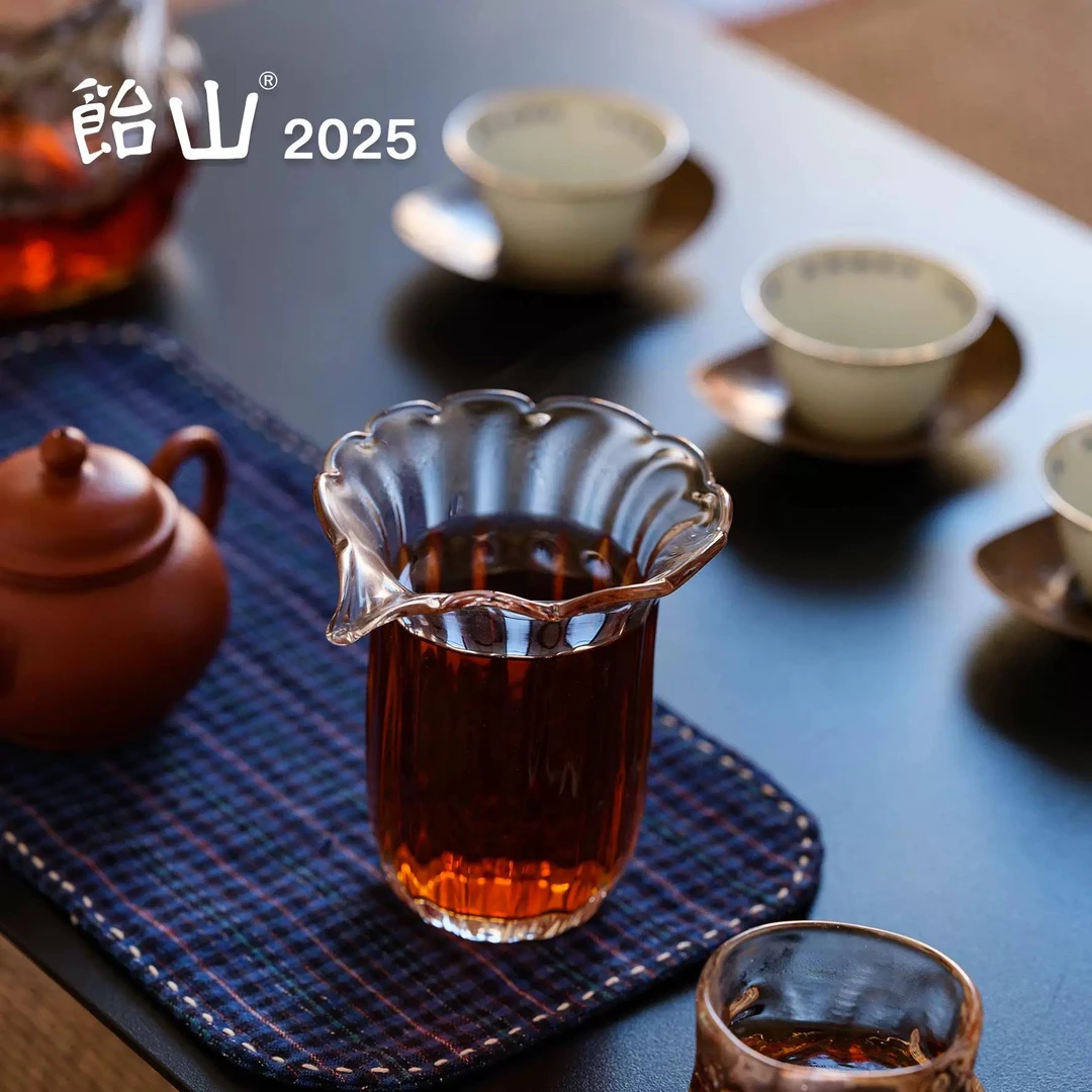 【弥生茶器】饴山琉璃花口竖纹公杯饴山•生活手工琉璃分茶器