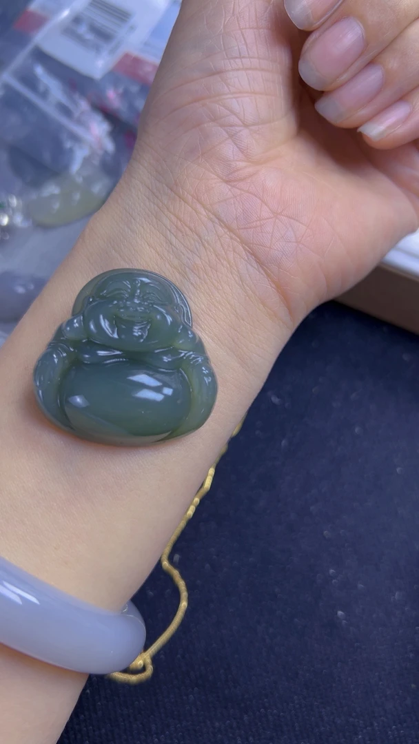 和田玉佛公胡水绿高36宽36厚12