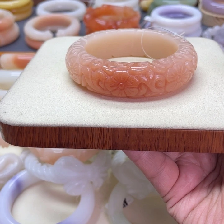 未镶嵌石英岩玉珠宝奇石合****?