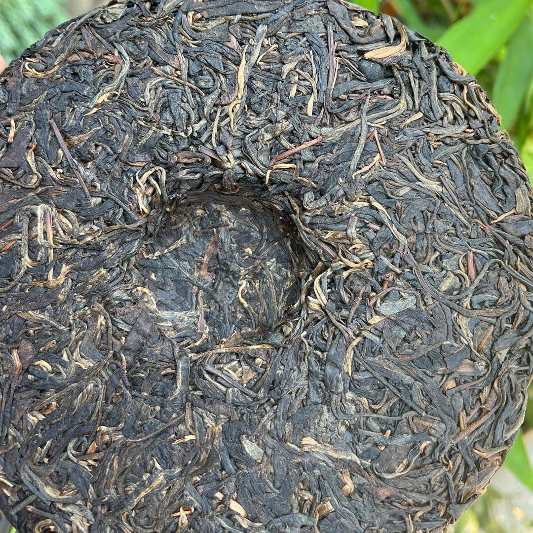 2014年 刮风寨茶王树 头春头采 普洱生茶357g饼（带茶样）