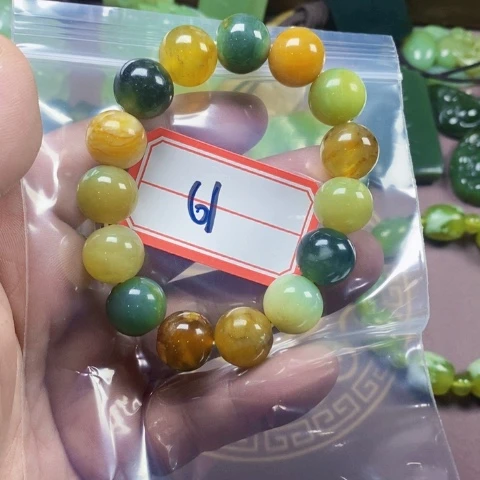 未镶嵌蛇纹石玉颈饰婷*