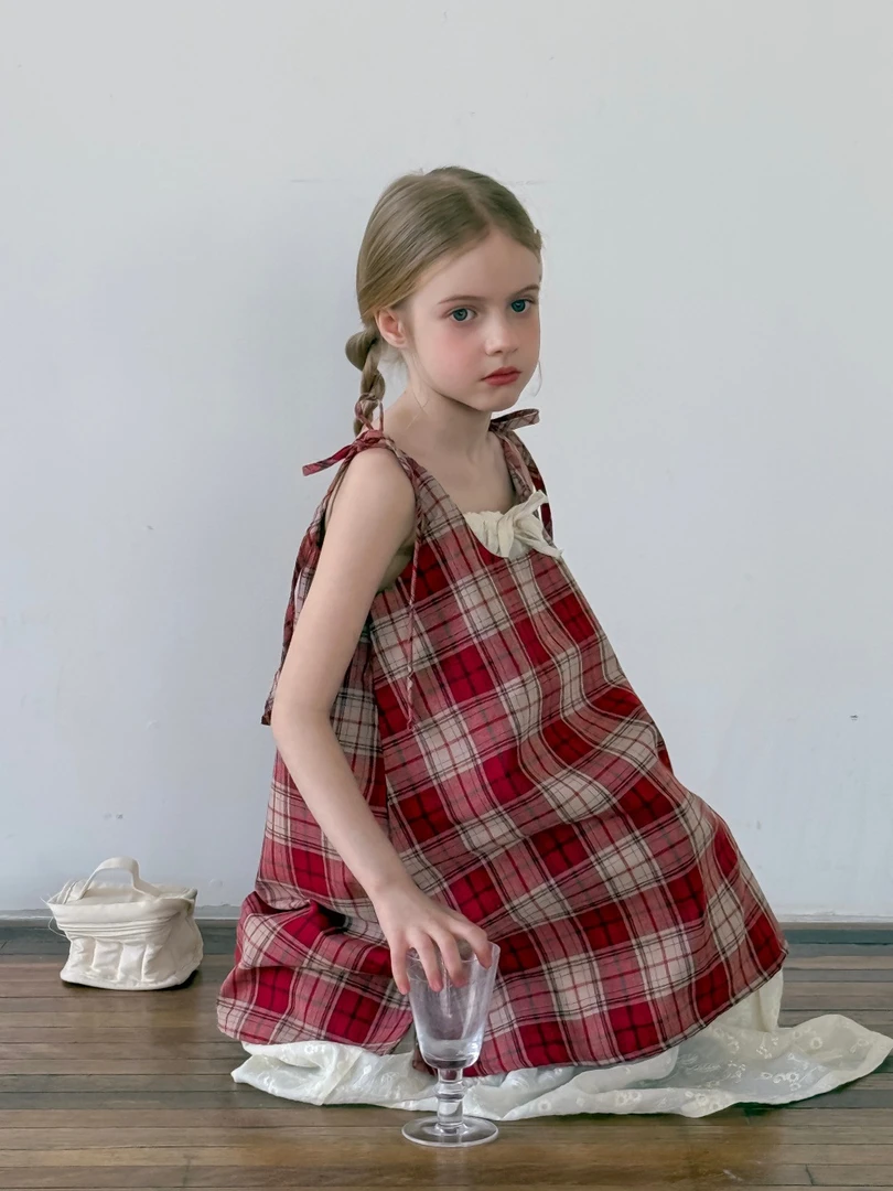 「罗马假日」 假两件拼接蕾丝红格纹吊带裙