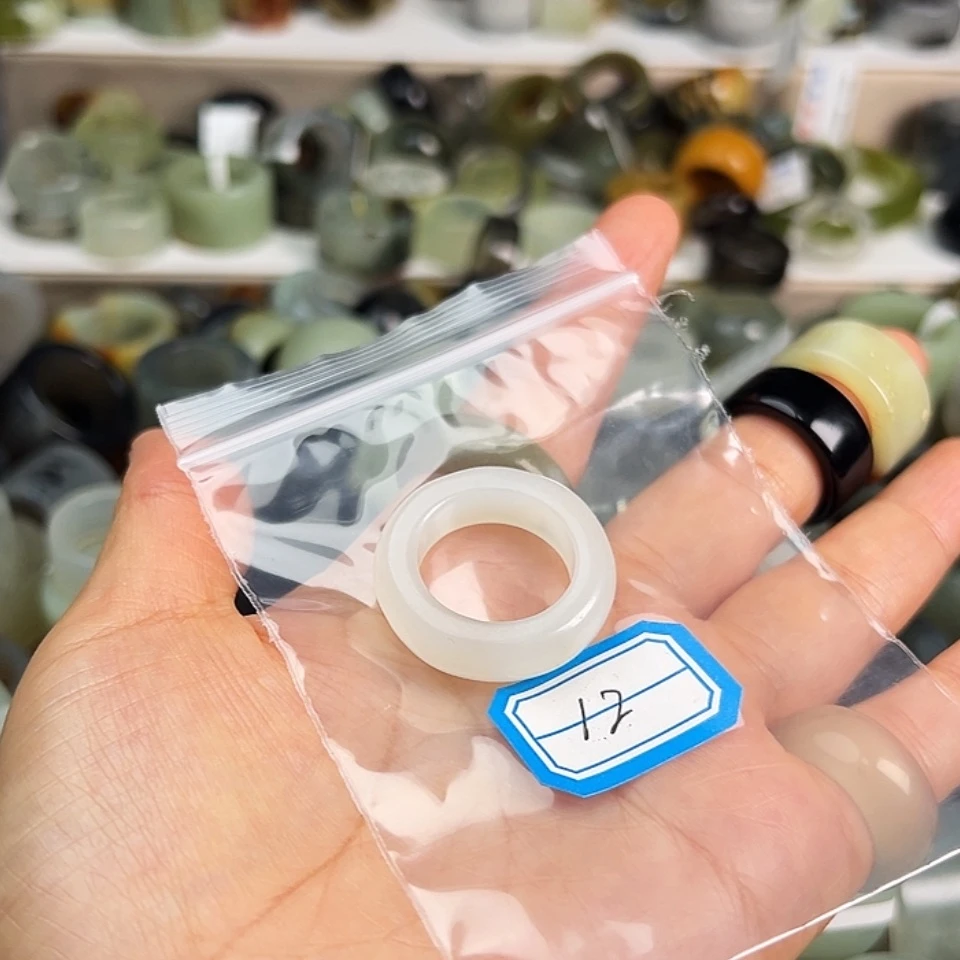 【闪购商品】蛇纹石玉未镶嵌戒指董**长