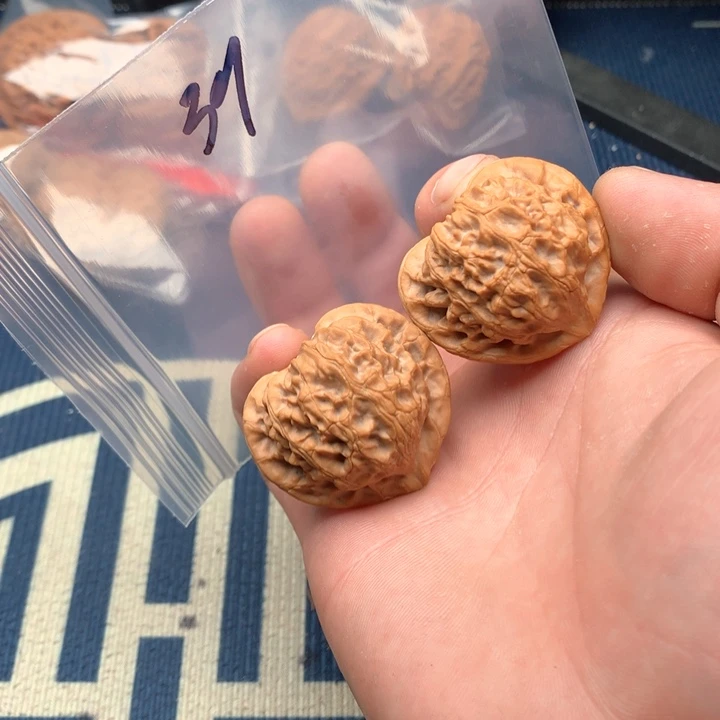 文玩核桃吊坠40宫灯39