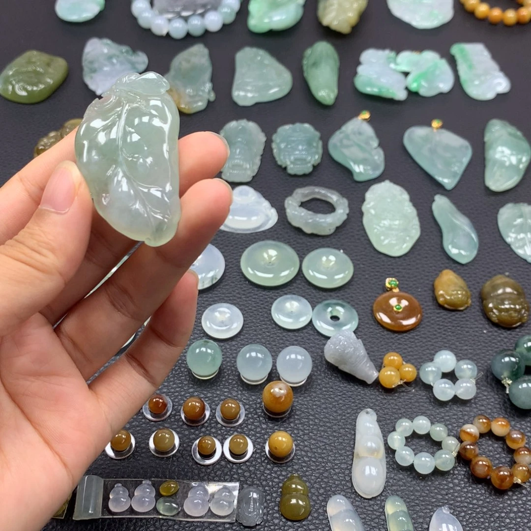 翡翠未镶嵌颈饰树叶