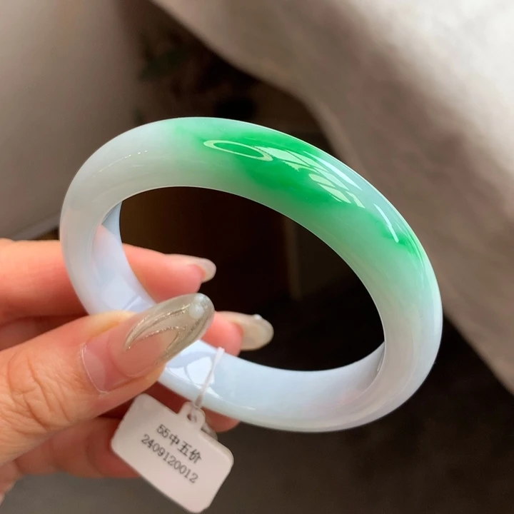 翡翠手镯未镶嵌55白底青正圈（具体价格咨询客服）