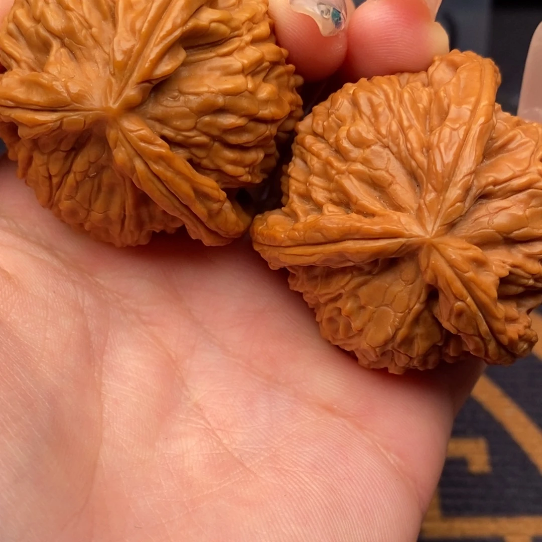 锋***哥吊坠文玩核桃白狮子