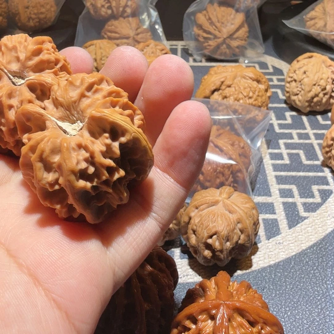 文玩核桃把件一****朗曹大龙