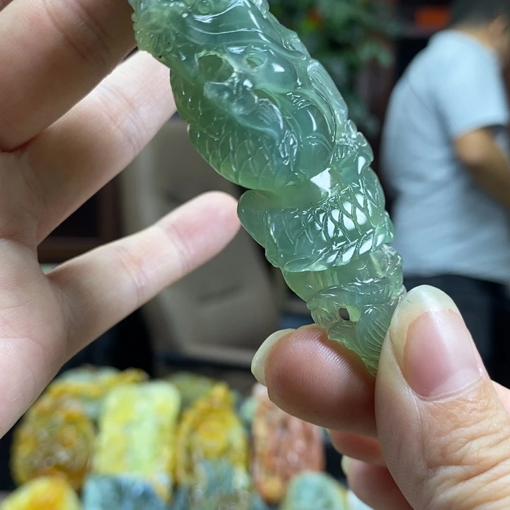 未镶嵌蛇纹石玉颈饰