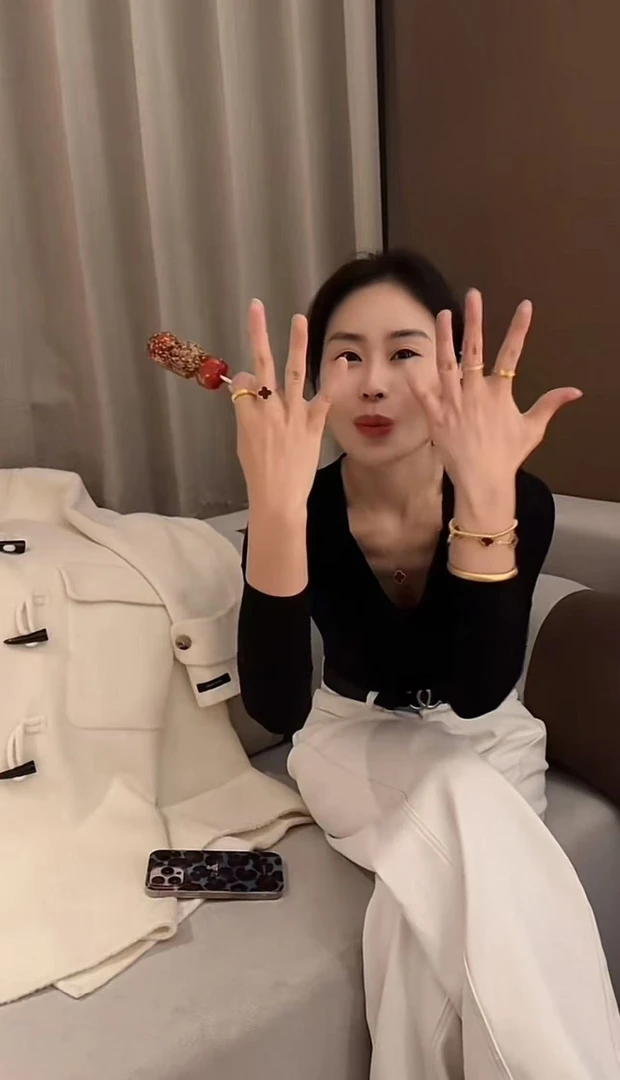 钛钢戒指 Miss Huo 戒指 D金色 20251