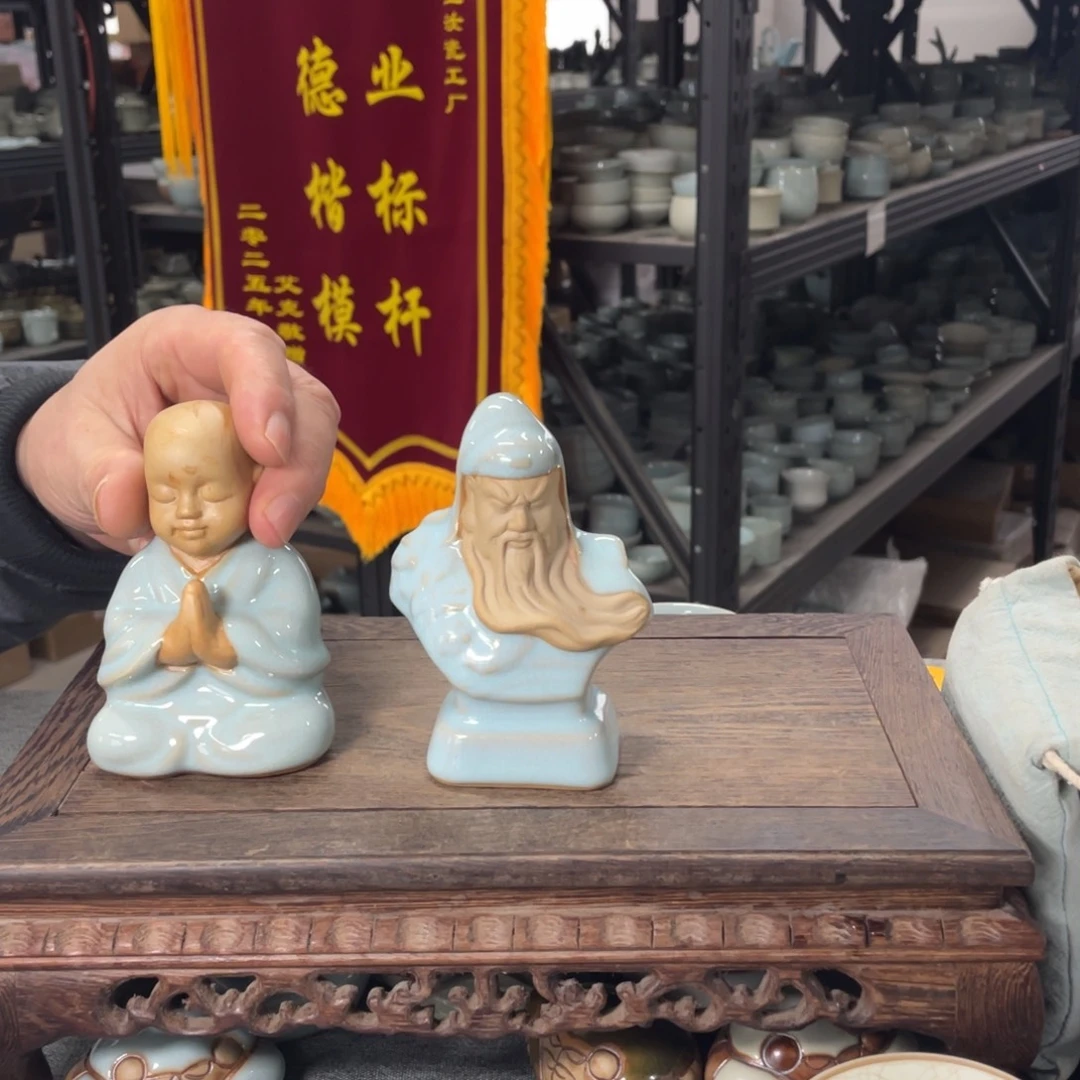 瓷片天青釉关二爷