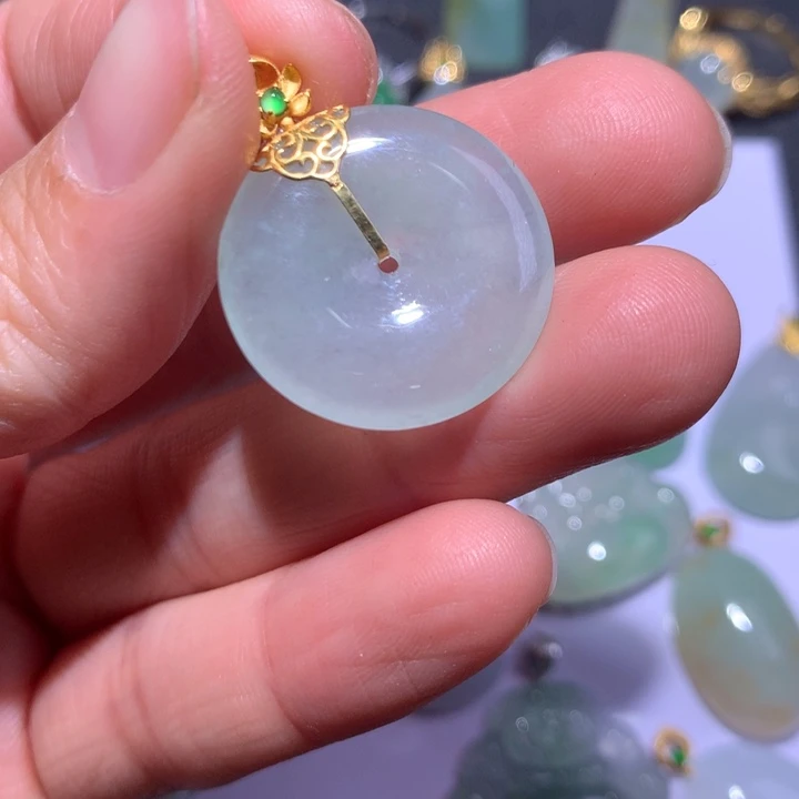 翡翠颈饰18K金镶嵌爆*星翡翠