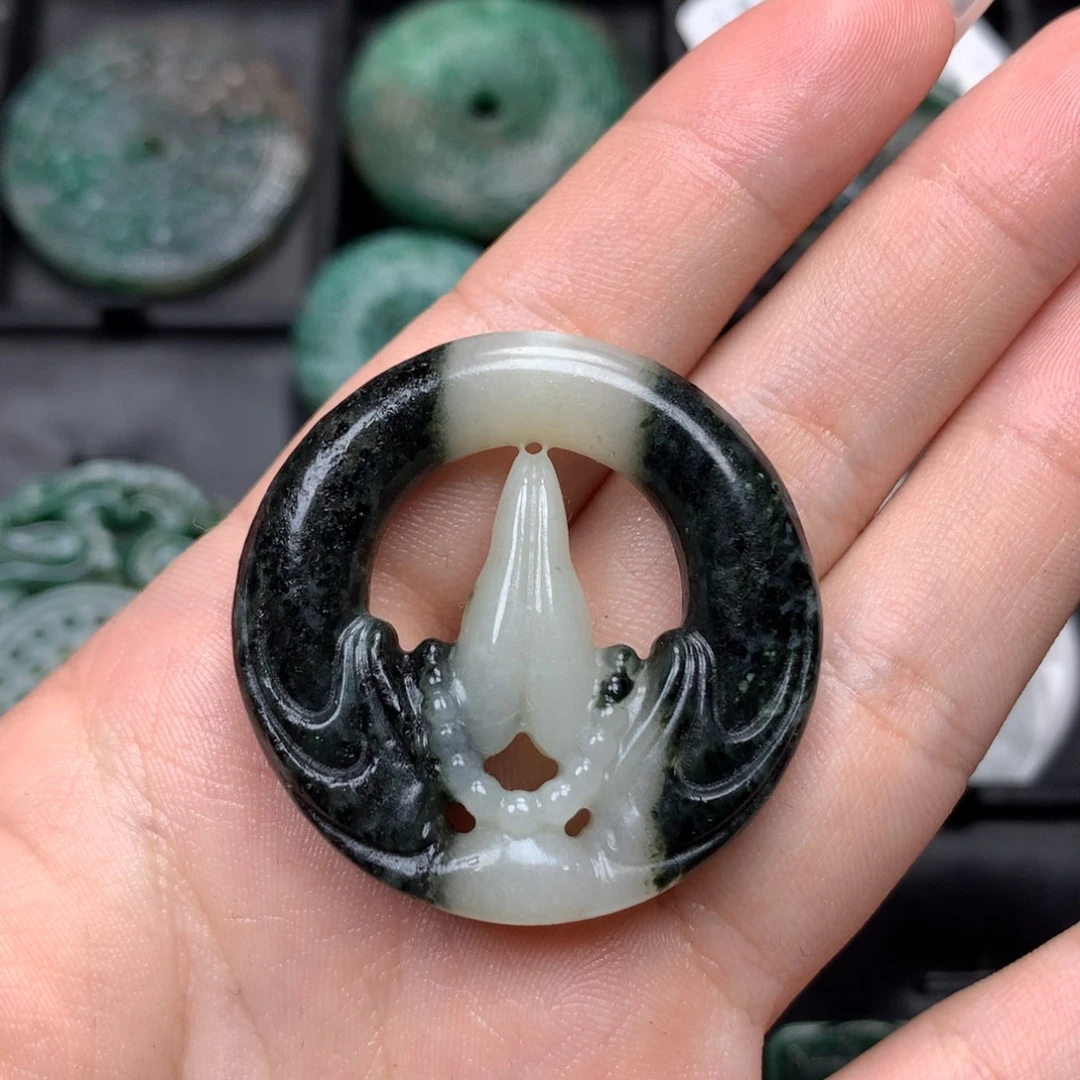 千***扬未镶嵌独山玉颈饰