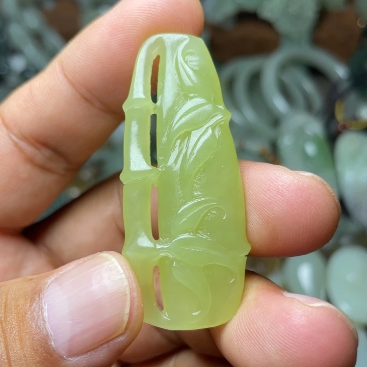 祥***龙和田玉未镶嵌颈饰