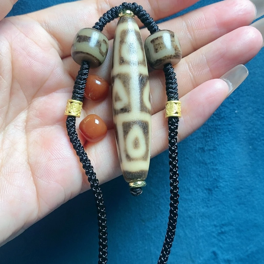 玛瑙/玉髓颈饰未镶嵌是**呀