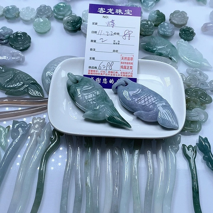 颈饰未镶嵌翡翠蝶****?
